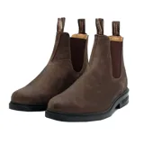 Bota Chelsea Blundstone modelo 1306, confeccionada en cuero premium rústico color marrón. Presenta puntera cuadrada tipo chisel, elásticos laterales en tono marrón oscuro y suela de TPU de alta durabilidad con sistema de amortiguación en el talón.