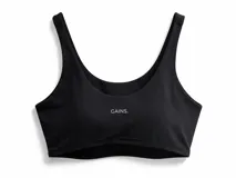 Top deportivo negro con escote redondo y tirantes anchos. Presenta la palabra 'GAINS.' estampada en blanco en el centro del pecho.