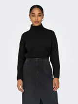 Sweater de punto negro, con cuello alto acanalado, hombros caídos y puños anchos acanalados.