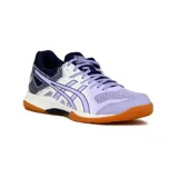 Championes de deporte Asics modelo Gel-Rocket 9 para mujer, en combinación de colores lila, blanco y azul marino, con suela de goma color caramelo ideal para canchas cubiertas.