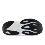 Championes New Balance modelo Kahia, color celeste claro con detalles en azul marino, ideales para running. Presentan una capellada de malla transpirable y una suela blanca con detalles negros.