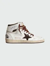 Botines de cuero blancos con detalles en marrón, cordones marrones y estrella marrón en el lateral.