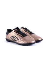 Championes Umbro modelo Touch TF para hombre, color negro, con capellada de PU texturizada y logo Umbro brillante en el lateral. Suela de caucho con tapones bajos para césped artificial o fútbol 5.