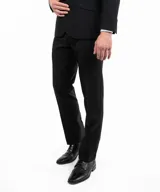 Pantalón de vestir azul marino, de corte recto, con bolsillos laterales y traseros.