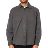 Camisa de manga larga Katin Coast en tono oscuro, con cierre frontal de botones, cuello camisero clásico y dos bolsillos aplicados en el pecho con solapa y botón.