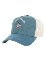 Gorro tipo trucker de color azul denim en la parte frontal y visera, con malla trasera blanca. Presenta un estampado frontal con la inscripción "Caterpillar" y la silueta de un vaquero montando un caballo. Incluye cierre trasero ajustable.