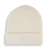 Gorro tipo beanie de punto en color beige, con diseño de corona alta y parche cuadrado con el logo de Puma en el frente.