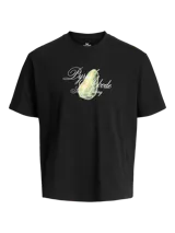 Camiseta negra de manga corta y corte relajado, confeccionada en algodón. Presenta un estampado frontal con tipografía cursiva blanca que dice "Pyre Abode Sweet Living Since 1909" y una ilustración de una fruta verde en el centro.