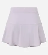 Short pollera deportivo de microfibra, con cintura estructurada y diseño corto. Prenda funcional de secado rápido, ideal para actividades físicas y uso diario.