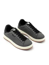 Championes urbanos grises con detalles en negro, suela blanca y logo "Forum" en el lateral.