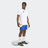 Short deportivo Adidas de corte clásico, confeccionado en tejido de punto interlock con tecnología Climacool para la gestión de la humedad. Presenta cintura elástica con cordón ajustable y el logo Badge of Sport en contraste en la pierna.