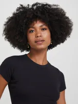 Remera corta color verde neón, de corte ajustado y mangas cortas.