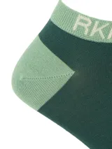 Calcetines tobilleros deportivos verde oscuro con detalles en verde claro y logo RKF en el tobillo.