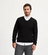 Suéter azul marino de viscosa con cuello en V y mangas largas.