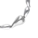 Collar de gotas de aleación de metales bañado en plata, con diseño de cuentas en forma de lágrima de tamaño progresivo.