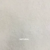 Tapado largo de lana merino afieltrada color gris con toques de amarillo. Diseño abierto al frente, de corte amplio y mangas largas.