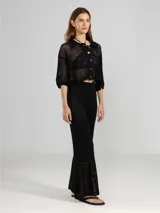 Pantalón de punto tejido en algodón, de corte estilo Oxford con ajuste en la cintura y detalle de punto abierto en el ruedo.