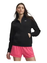 Buzo deportivo Under Armour modelo Rival Fleece Half Zip, color negro, con media cremallera frontal, cuello alto, bolsillo tipo canguro delantero y puños y bajo acanalados. Incorpora el logo de la marca bordado en el pecho.