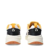 Championes urbanos Topper modelo Vante, con diseño de paneles en colores beige, blanco y negro. Presentan una suela robusta de plataforma y detalles en amarillo en la lengüeta y el talón.