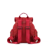 Mochila de nylon color rojo, con tapa frontal, broche metálico y cierre tipo marinero. Cuenta con bolsillo frontal con cierre metálico, bolsillos laterales, asas de mano y correas regulables para la espalda.