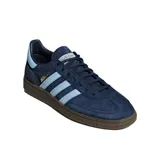 Championes Adidas Handball Spezial, color azul marino con detalles en celeste y suela de goma marrón.
