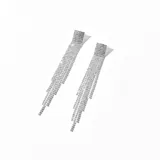 Aros colgantes plateados con base cuadrada y flecos de strass.