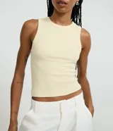 Blusa cropped musculosa Blue Steel de viscosa, con cuello redondo y diseño acanalado.