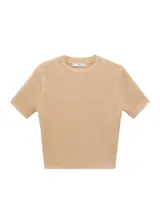 Jersey de punto medio color tostado, de manga corta, con cuello redondo y diseño corto recto.