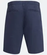 Bermuda de sarga color verde militar, corte recto, con bolsillos laterales y traseros. Marca Blue Steel.