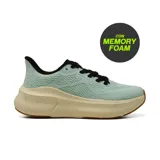 Championes deportivos American Sport modelo Bevan, de color verde menta con suela gruesa beige moteada y cordones negros. Cuentan con tecnología Memory Foam.