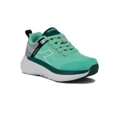 Championes deportivos Diadora modelo Bresh, color verde menta con detalles en gris y verde oscuro. Presentan una capellada de malla transpirable, logo de Diadora en la lengüeta y un diseño con líneas blancas en el lateral. Tienen una suela gruesa de espuma blanca.
