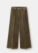 Jeans wide leg tiro alto de pana color verde militar, con diseño de cinco bolsillos, trabillas y cierre frontal con botón y cremallera.