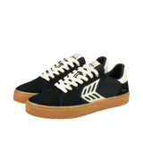 Championes Cariuma modelo Catiba Pro 2.0, color negro con detalles en blanco y suela de goma color caramelo. Diseño de perfil bajo con refuerzos en gamuza y lona, ideal para skate.