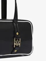 Bolso tipo bowling de diseño alargado en color negro con ribetes blancos. Presenta doble asa superior, cierre principal con cremallera y detalle frontal de hebilla metálica dorada con el logo del trébol de Adidas.