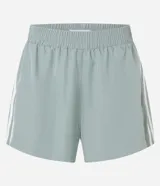 Bermuda deportiva femenina modelo runner color verde menta, con cintura elástica y diseño holgado con bajo redondeado.