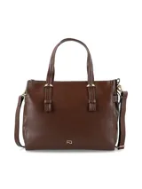 Cartera tipo shopper de cuero liso color marrón, con doble asa superior, correa ajustable y extraíble, herrajes metálicos dorados y logo de la marca en la parte frontal. Cuenta con cierre superior y múltiples compartimentos.