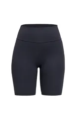 Calza corta de lycra negra, tiro alto y cintura alta con doble tela para mejor agarre.