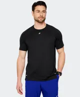 Remera deportiva Fabletics de color negro, de manga corta y cuello redondo, confeccionada en tejido de malla ultraligero.