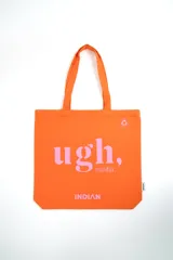 Bolso tote naranja con estampado en tono rosado que dice 'ugh, monday.' y el logo 'INDIAN'. Cuenta con doble asa superior.