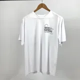 Remera blanca de algodón, corte oversize, con estampado en el frente con la frase "Water Under the Bridge" y la leyenda "Duxon Original Urban Streetwear".