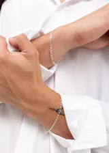 Pulsera de plata 925 con eslabones ovalados y cierre de mosquetón.