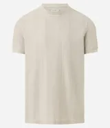 Remera color arena de corte regular, cuello redondo y manga corta. Tejido con textura vertical.