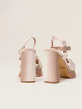 Sandalias de tacón alto Mutma en terciopelo color gris azulado, con plataforma delantera, doble nudo decorativo en la puntera y tira ajustable al talón.