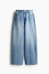 Jean baggy barrel de cinco bolsillos en denim de algodón con diseño curvo en las piernas y corte holgado de tiro medio.