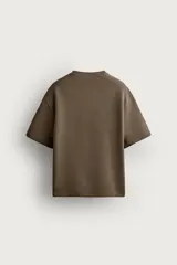 Sudadera relaxed fit confeccionada en tejido interlock de algodón con elasticidad, cuello redondo y manga corta, de color negro.