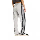 Pantalón Adidas Adibreak de color gris, con cintura elástica y una banda lateral negra con botones a presión y las clásicas tres franjas blancas de la marca. Incluye el logo de Adidas Originals y etiqueta bordada en la parte inferior de la pierna.