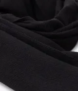 Bufanda masculina de punto doble faz, con diseño liso y flecos en los extremos.