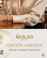 Pulsera tipo esclava rígida de acero con baño de oro, con diseño de eslabones texturizados y esferas lisas intercaladas.