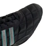 Championes Adidas Adiracer Hi, color negro con detalles en plateado y turquesa. Diseño acolchado con las tres tiras características de Adidas en plateado y turquesa, y cierre de velcro en el tobillo.