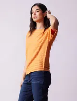 Buzo azul de tejido acanalado marca Ninety, con mangas cortas japonesas.